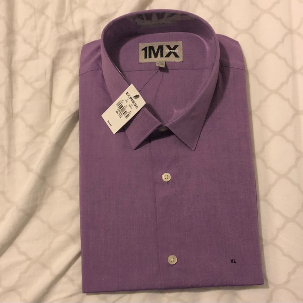Men’s fitted button down long sleeve dress shirt